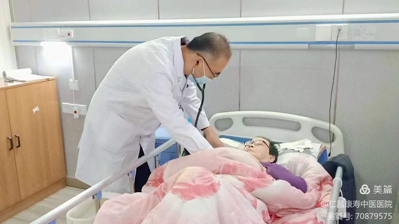 内科主任王光华查房